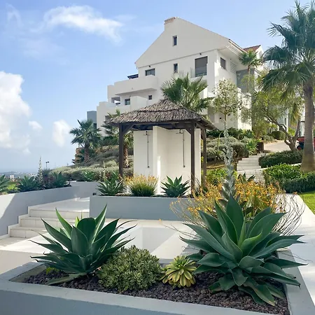 Enjoy 3 In 1 - Sea, Golf And Mountains Apartment